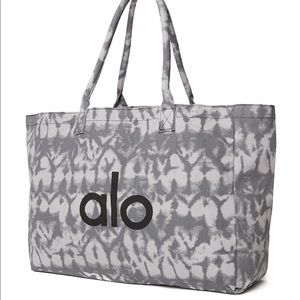 Alo yoga tie dye shopper bag